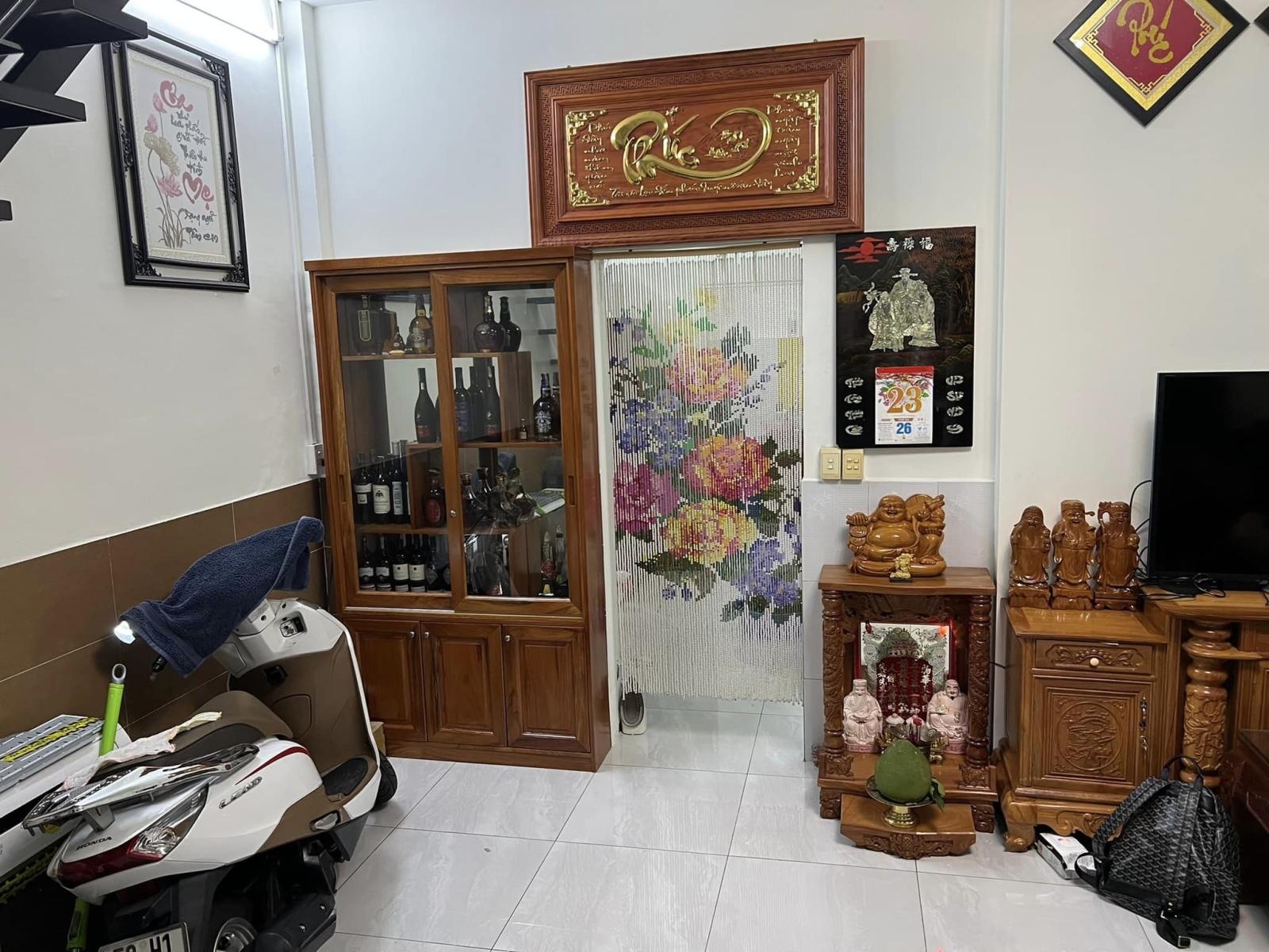Cần bán gấp nhà hẻm 4 mét 835 Trần Hưng Đạo,P1 , Q5.