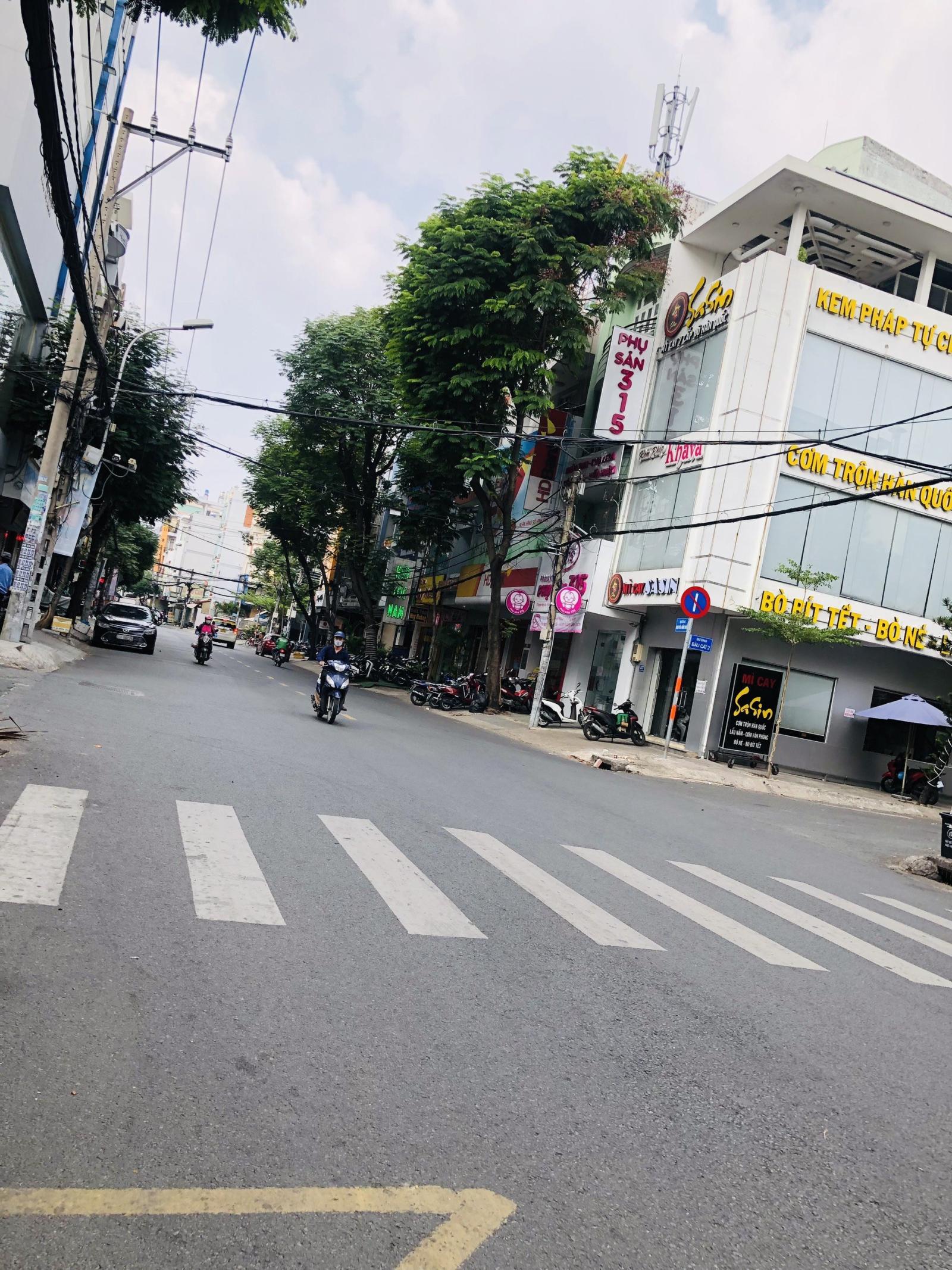 6 x 30m, bán nhà mặt tiền Phan Sào Nam (gần trường học - giá 23,5 tỷ TL)