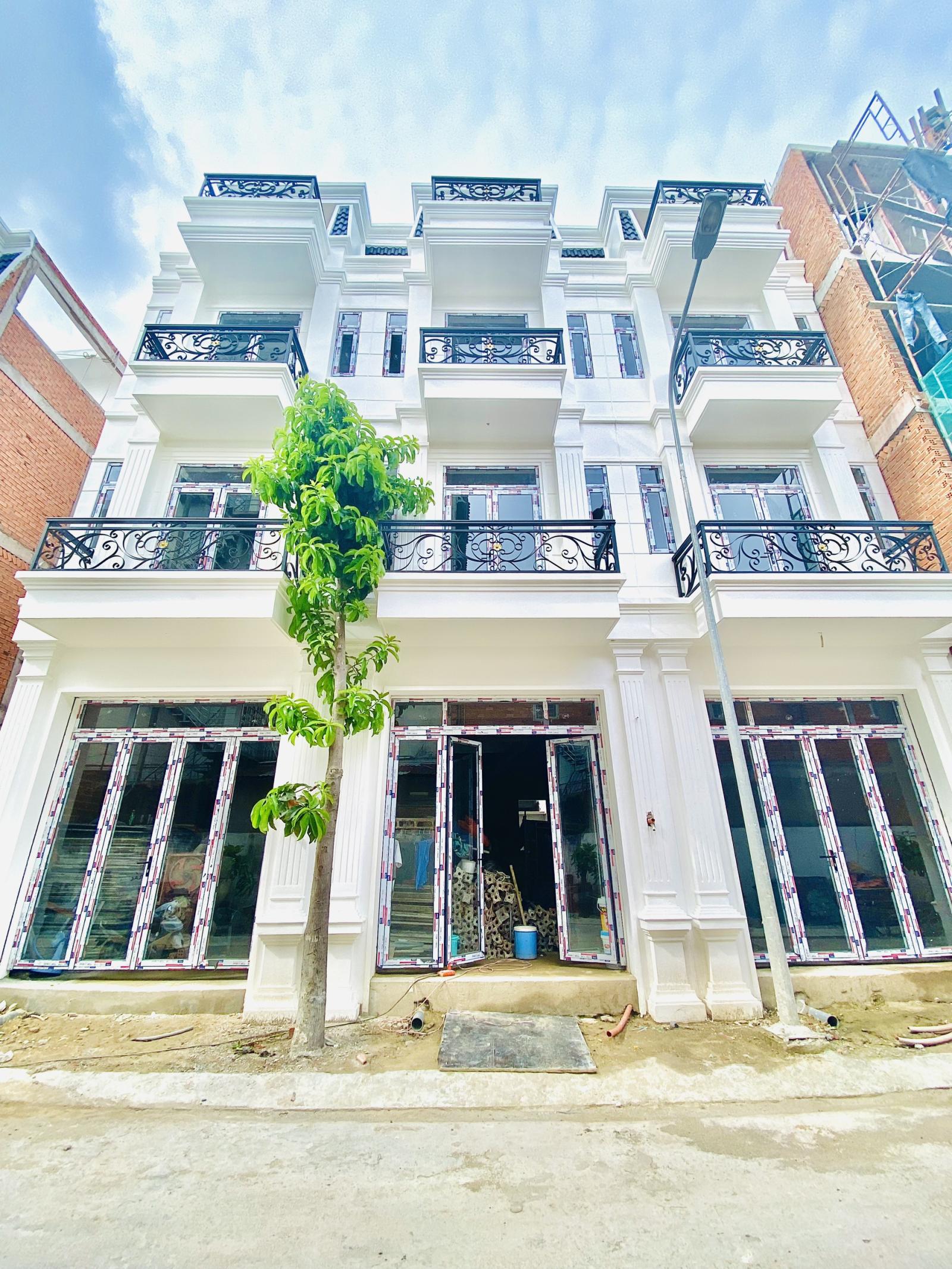 Bán nhà 3 tầng 4PN, 5WC, mặt tiền Nguyễn Văn Yến, Tân Phú, DT 5x16m, SHR, LH  0908714902 AN