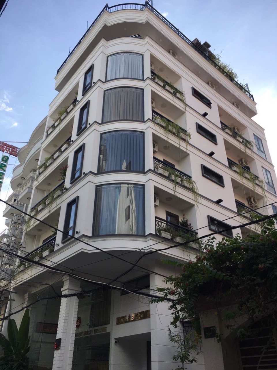 Tòa nhà góc 2MT Đường 3/2, Quận 10, 8x17m hầm + 7 tầng HĐ 350 triệu giá 70 tỷ