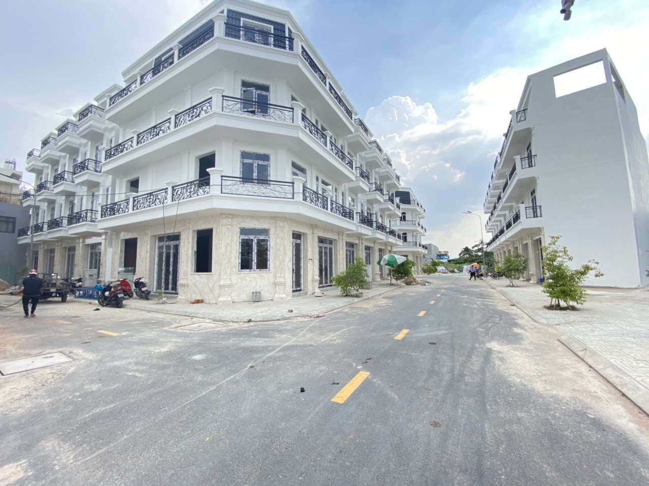 Nhà mới 100% thích hợp cho gia đình 4 - 6 người ở đường Hà Huy Giáp _ Nguyễn Oanh, trục đường sân bay.