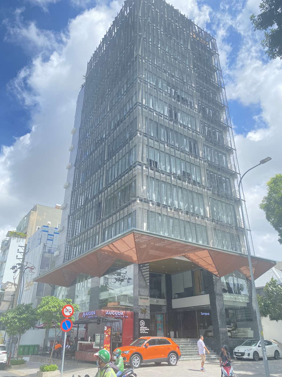 Bán tòa nhà 8 lầu mặt tiền đường Nguyễn Thông Phường 9 Quận 3. DT 13x28m nhà 8 lầu thuê 270tr giá 85 tỷ TL