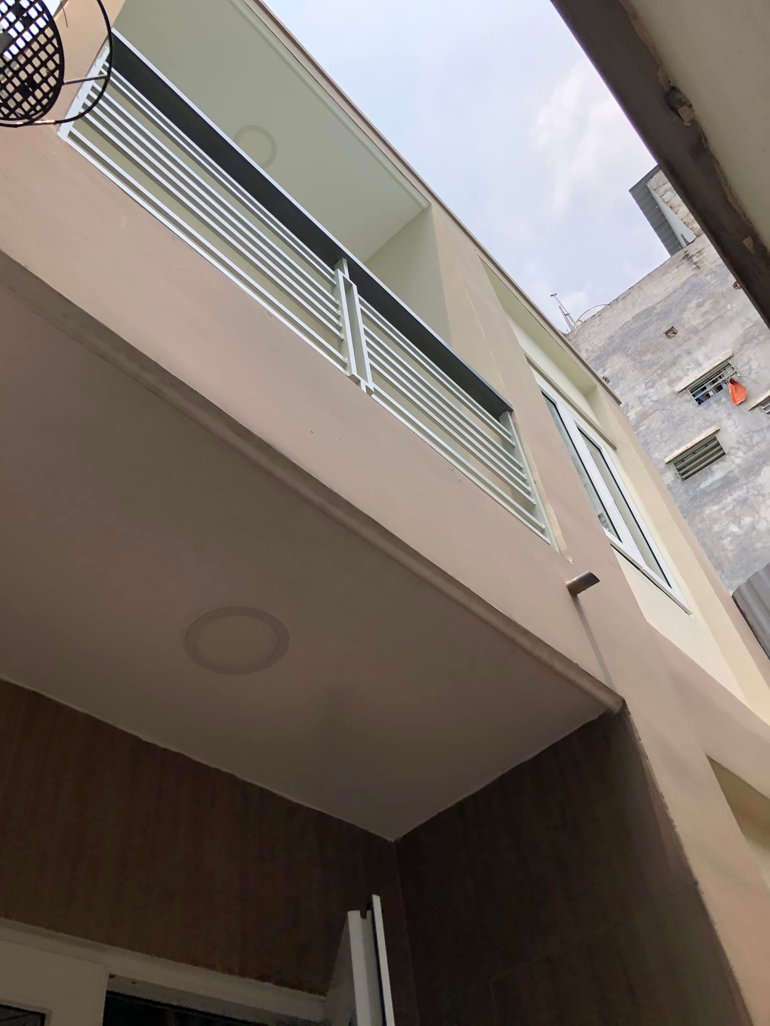 Hiếm, Nhà đẹp 2 tầng, đường số 16, phường Linh Chiểu, 20m2, giá 1.3 tỷ