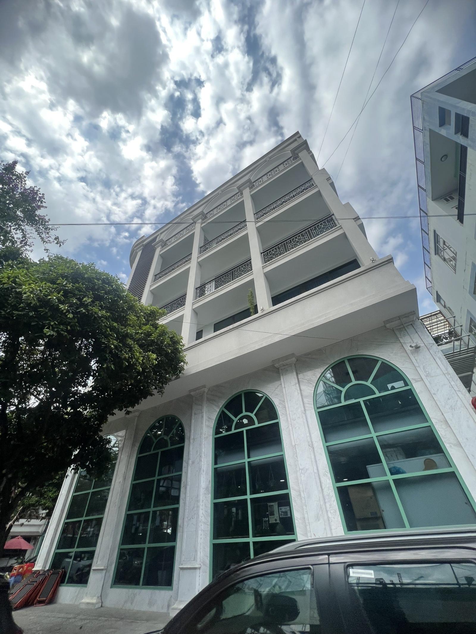 Bán nhà hẻm 8m đường Nguyễn Trãi P.Nguyễn Cư Trinh Q.1-DT:5.1x23-6 lầu .