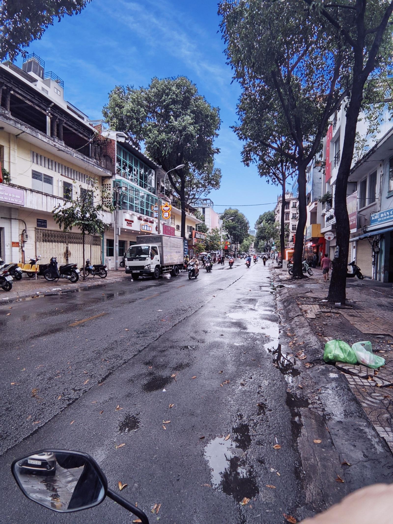 Bán nhà hẻm xe tải Nguyễn Tri Phương, P. 5, Q. 10. (DT: 5x12m) nhà 1 lầu cũ