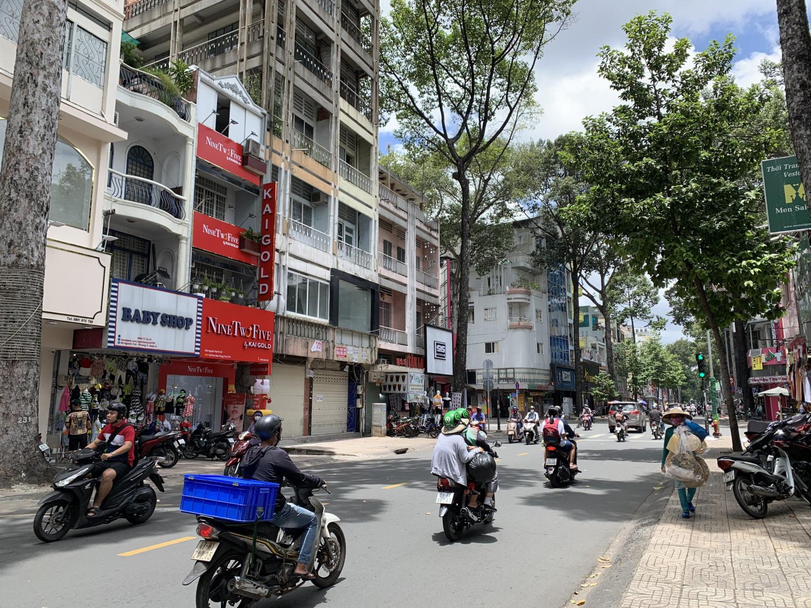 Bán nhà mặt tiền đường Nguyễn Trãi, gần Lê Hồng Phong. Phường 3, Q5. DT 4x20, trệt 3 lầu giá 39 tỷ.