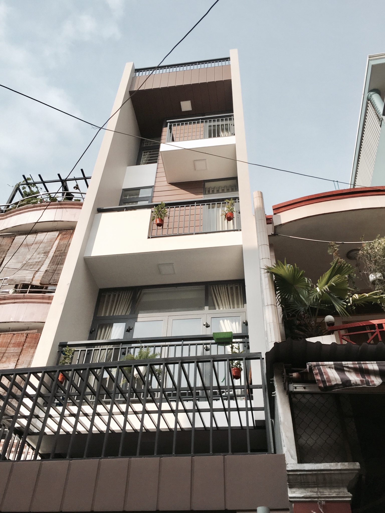 Bán nhà 2 mặt hẻm cách Mạng Tháng Tám, Phường 5, Quận Tân Bình Diện Tích: 4mx15m giá bán: 10.5 tỷ