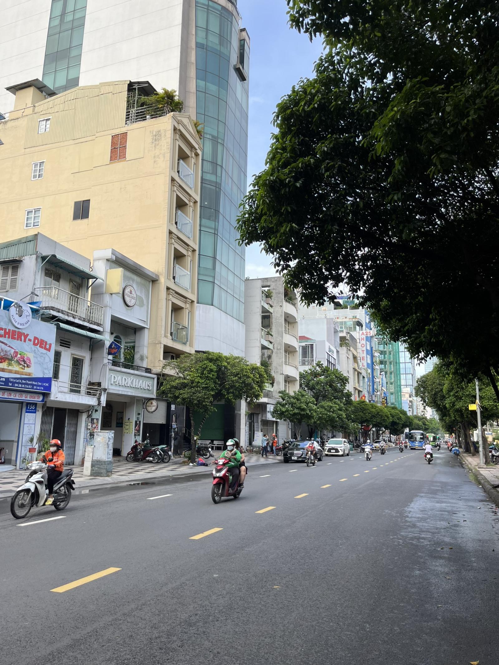 Tòa nhà CHDV cao cấp MT Xuân Diệu, Quận Tân Bình. DT 8 x 20m, 9 Tầng TM HĐT 200tr/th gía 37 tỷ