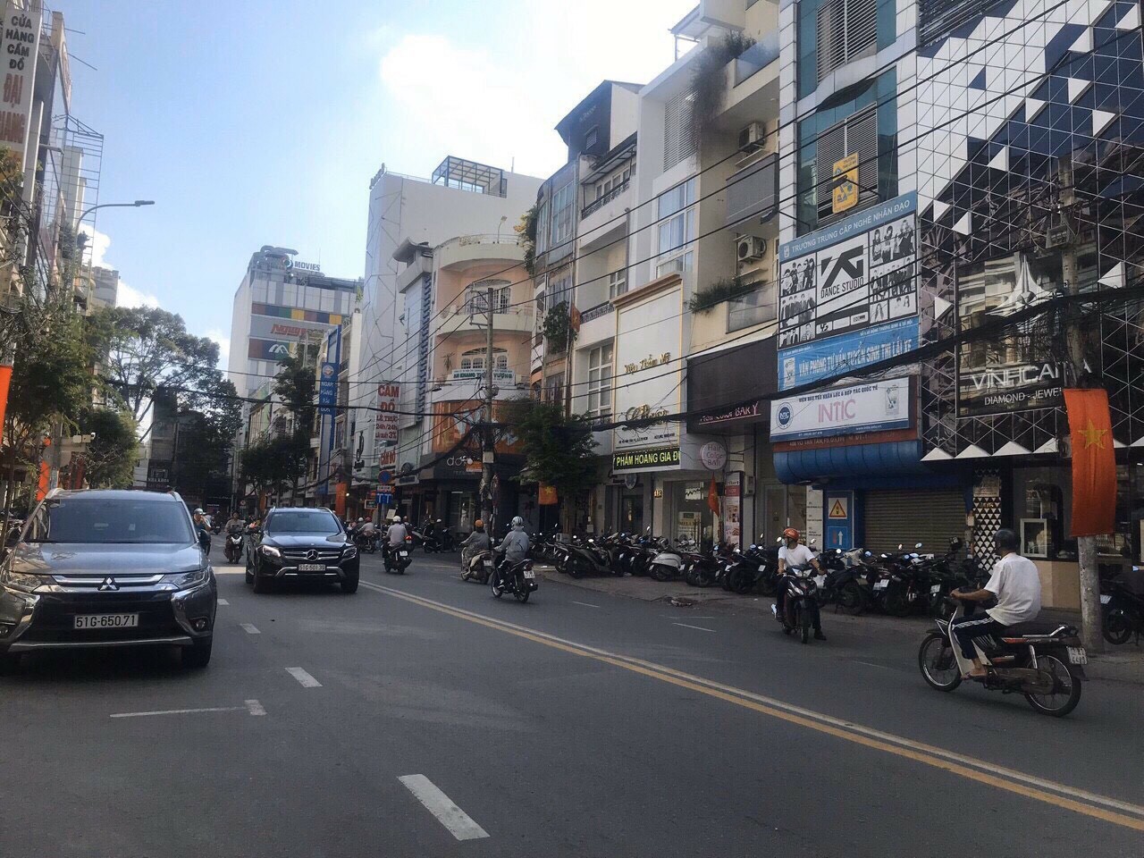 Bán nhà 2 mặt tiền Nguyễn Thái Bình, P.12, Tân Bình. DT(5x18m) trệt 3 lầu HĐT: 40tr/th, giá 21 tỷ