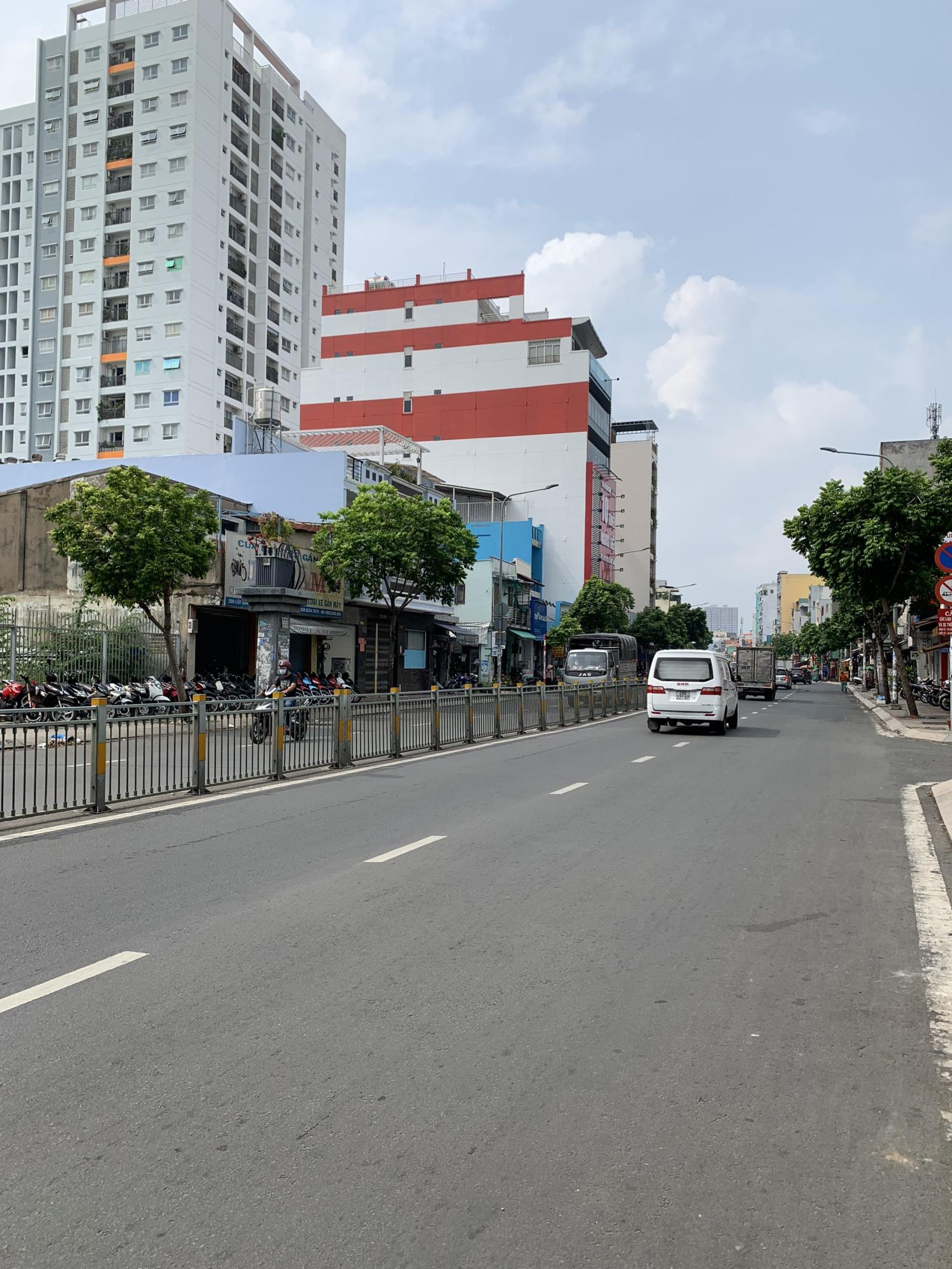 Siêu hot 700m2 mặt tiền Trường Chinh quận Tân Bình, cách cổng ga Metro chỉ 100m, chỉ hơn 110 tỷ