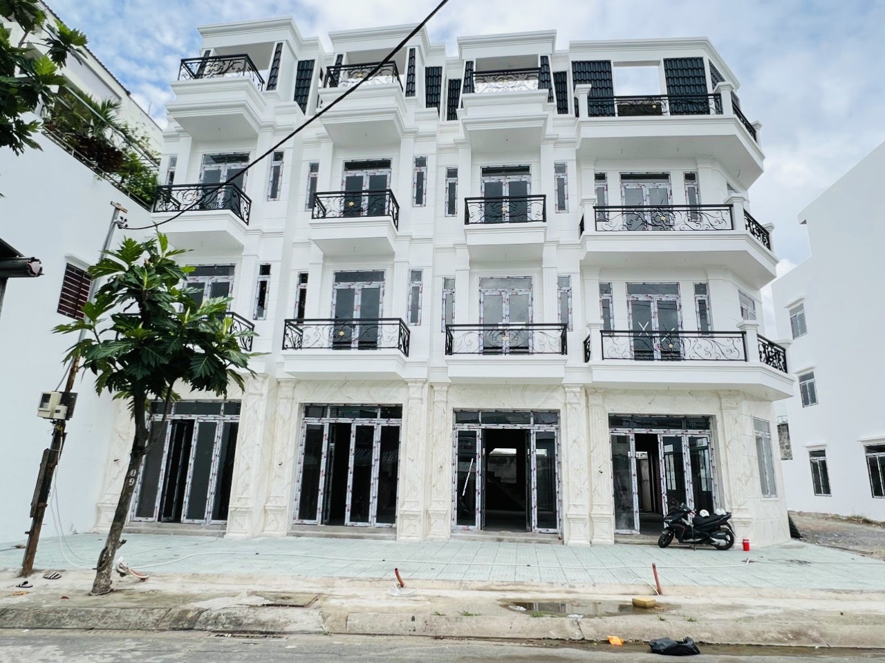 Bán nhà đường Tên Lửa, Bình Tân, đầy đủ nội thất, xây 4 lầu, có thang máy, DT 5*22m, SHR > LH: 0908714902 AN