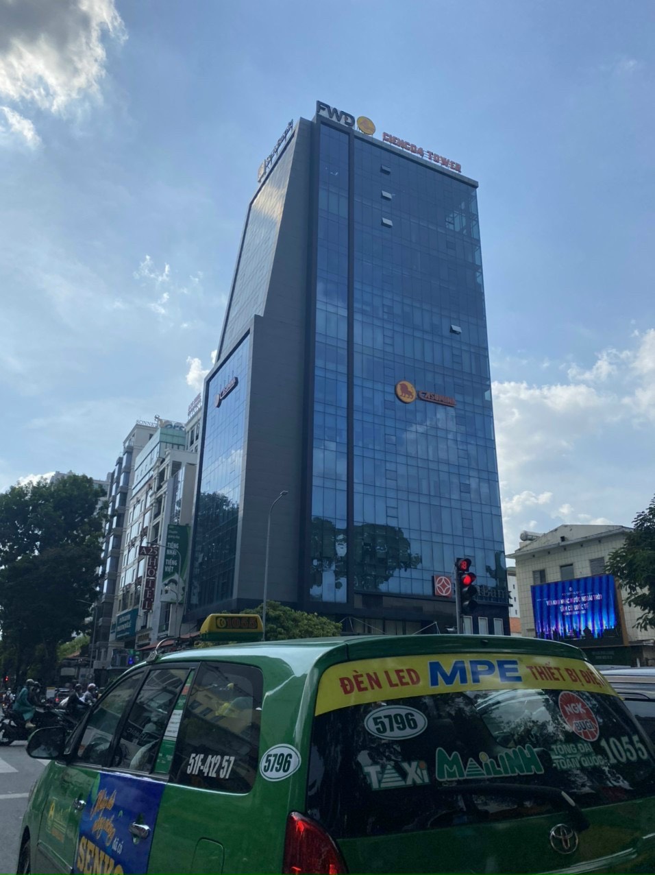 Bán tòa building MT Lê Văn Sỹ, P.12, Q.3-8.5x25m CN: 140m2 H+7 tầng cho thuê: 322 triệu/th 70 tỷ TL