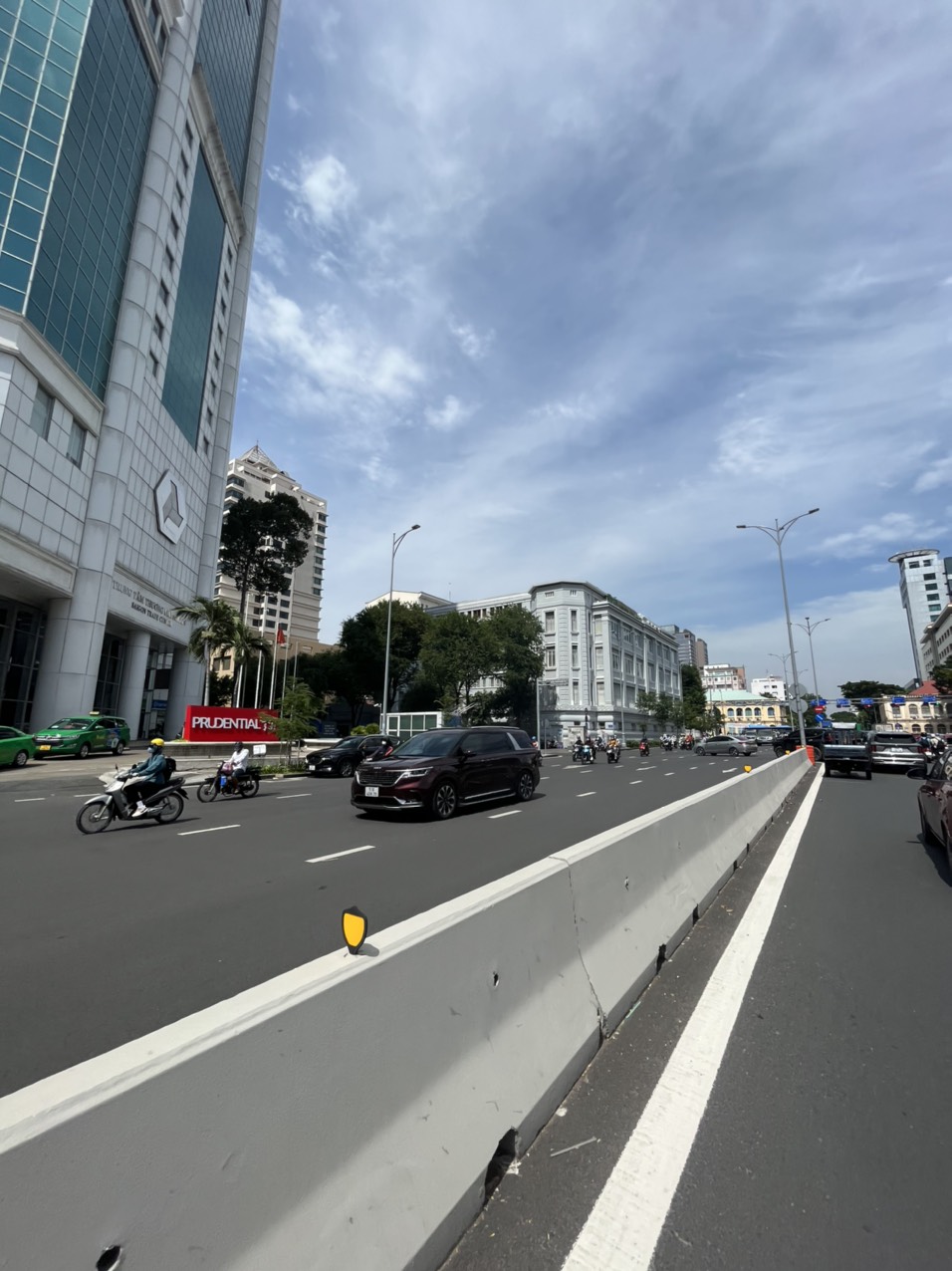 Bán nhà MT đại lộ Trần Hưng Đạo, DT:8.5x25 3 lầu giá chỉ 79 tỷ thương lượng