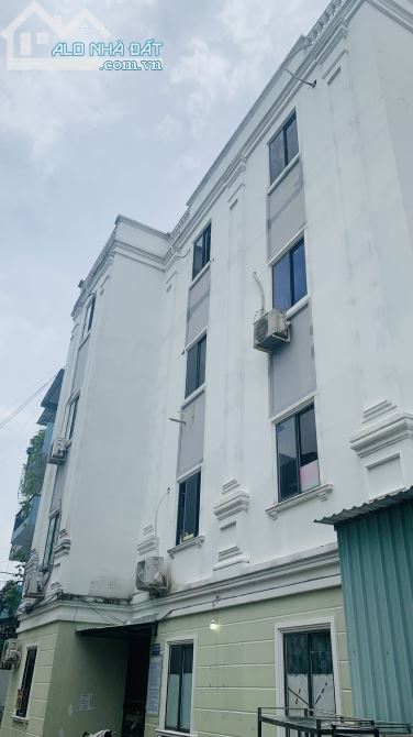 Tòa nhà đường trục Nguyễn Văn Quá, DT 24x15m, 55 phòng, HĐ thuê 95tr/thang, giá 25 tỷ TL