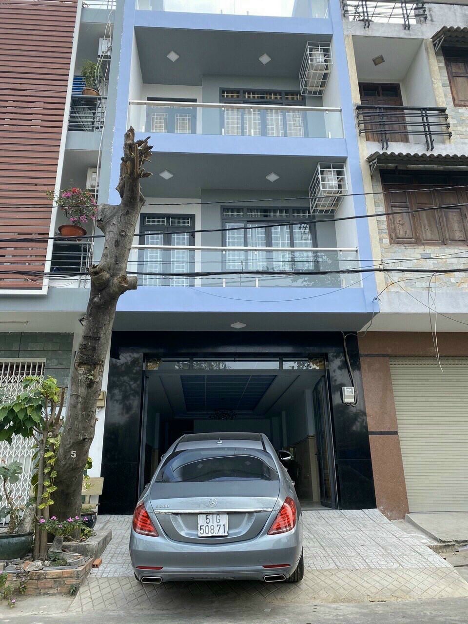 Bán nhà hẻm xe hơi đường Huỳnh Văn Bánh, 4.5*20m, nở hậu: 5m, 2 lầu, giá 11.8 tỷ, rẻ nhất khu vực