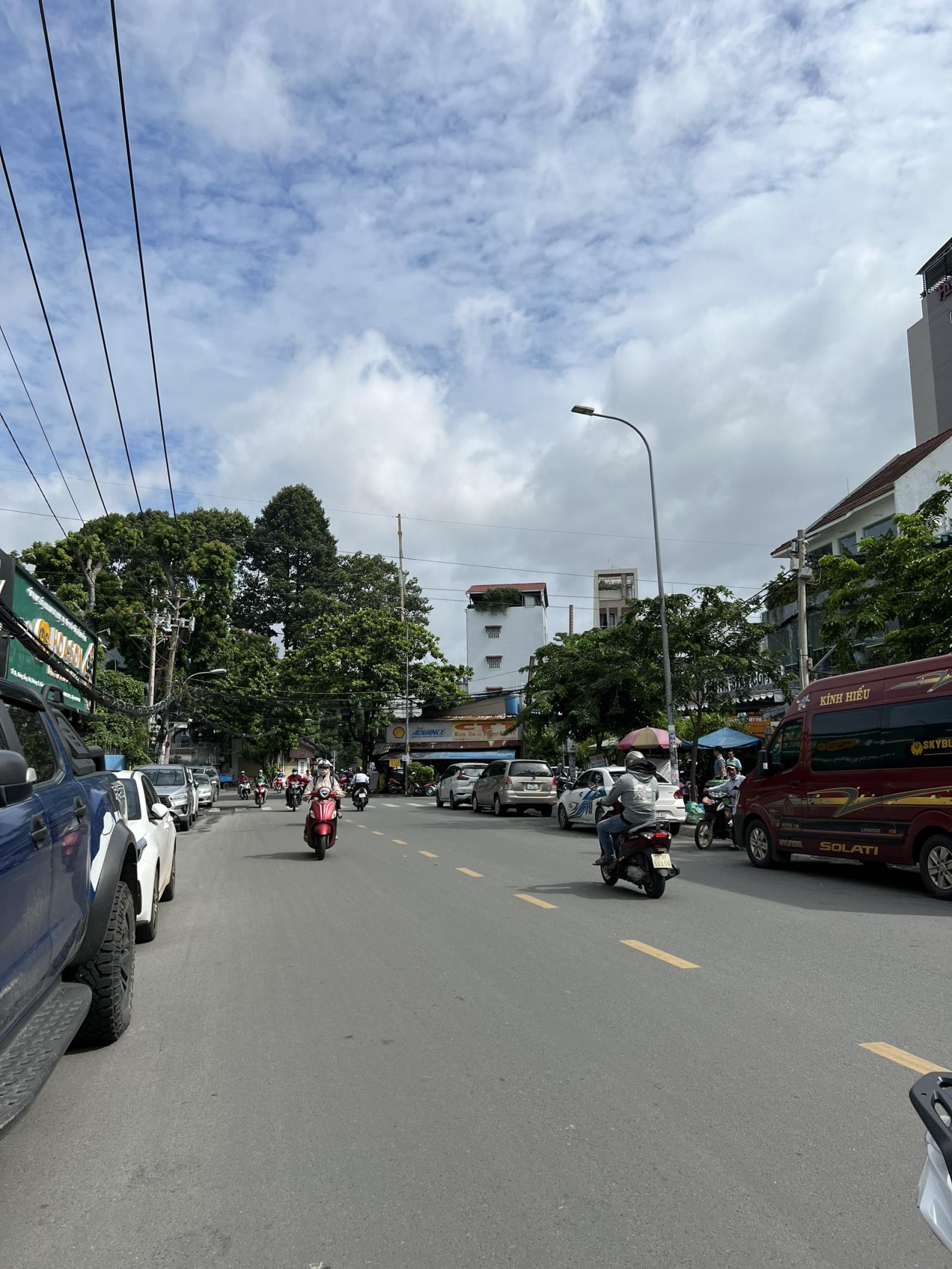 Bán nhà mặt tiền Đặng Văn Ngữ góc Huỳnh Văn Bánh, Q. Phú Nhuận 4 tầng mới đẹp lung linh gía 12.8 tỷ