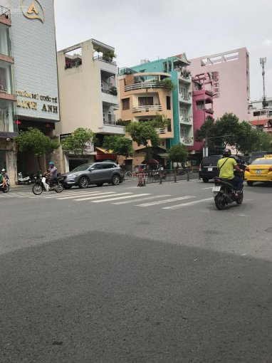 Bán nhà MT đường Ngô Quyền, P.6, Q.10, DT: 4x16m, 3 tầng. Giá chỉ: 17.5 tỷ