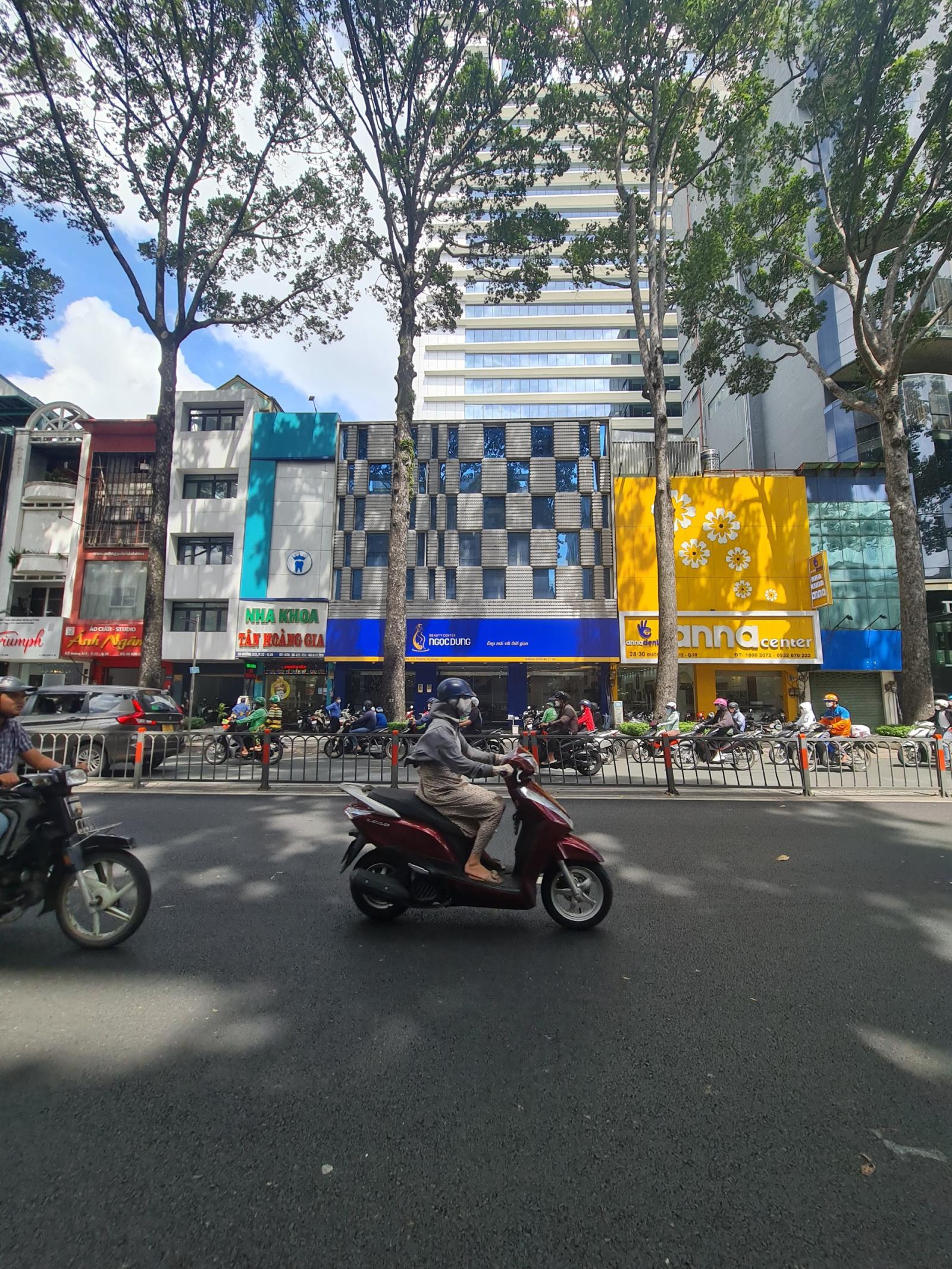 Mới ra MT Sư Vạn Hạnh đoạn gần Vạn Hạnh mall. DT: 4x20m, nhà C4, giá đầu tư