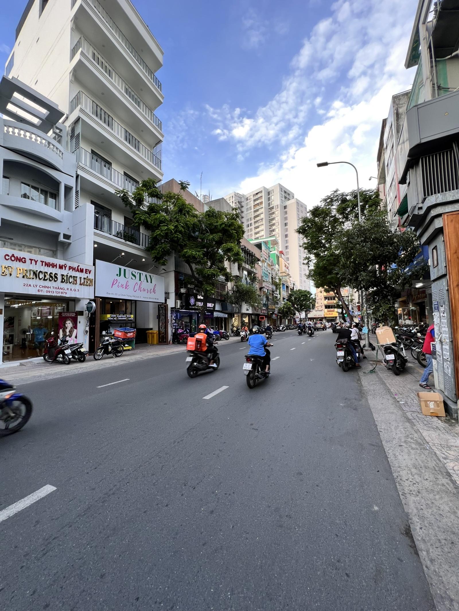 Vị trí rất đẹp - building 2 MT Cao Thắng - 200m2, Hầm 9 tầng, HĐ thuê 300 tr/th - 90 tỷ