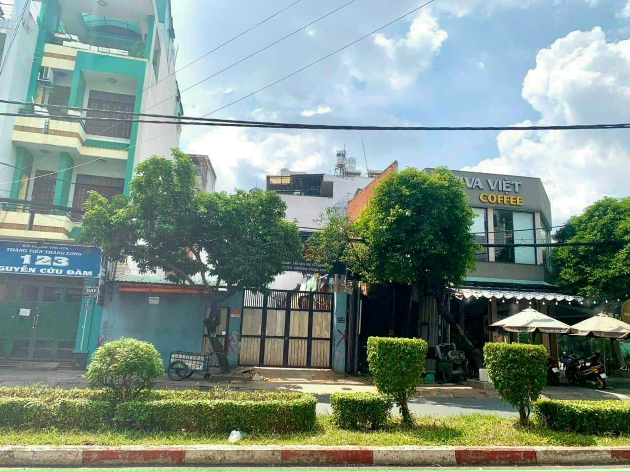 Bán nhà MTKD sầm uất Nguyễn Cửu Đàm, P.Tân Sơn Nhì , Q.Tân Phú 4x18m vuông vức giá 11.2 tỷ tl