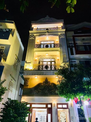 Tòa building văn phòng Nguyễn Văn Cừ Quận 5. DT: 6 x 26m NH: 8.7m. Kết cấu: Hầm, 8 lầu, giá 105 tỷ