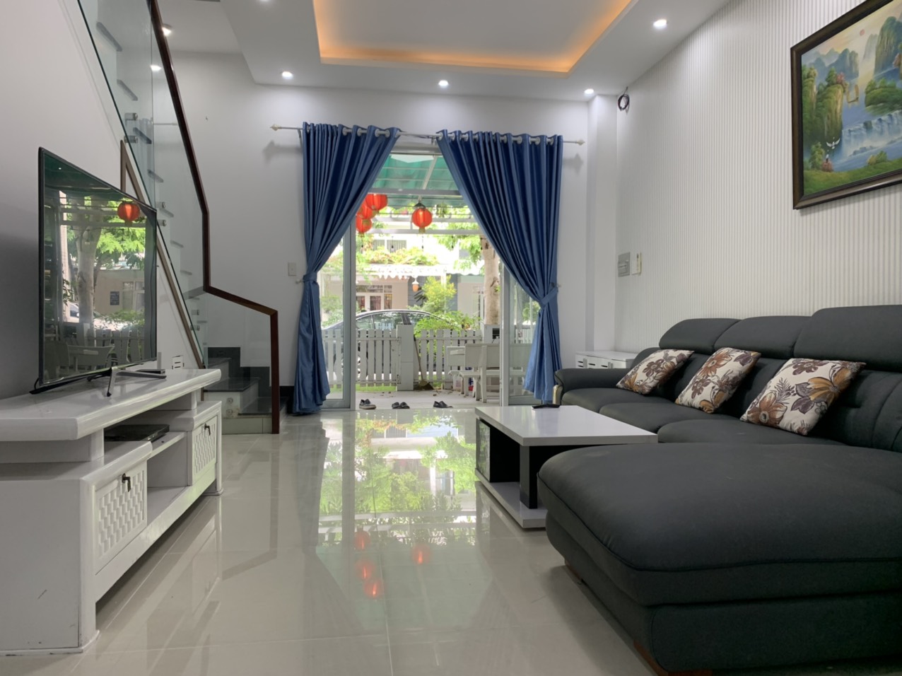 Chính chủ bán căn shophouse Mega Residence trục chính 20m. Nội thất đầy đủ. Gọi Ngay 0982667473 Mr Phan Điền