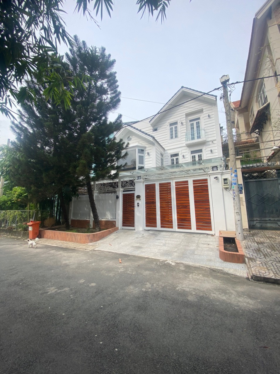 Chính chủ bán biệt thự nhà gỗ phường An Phú - Q2 DT 221m2(8x26) giá 47.5 tỷ