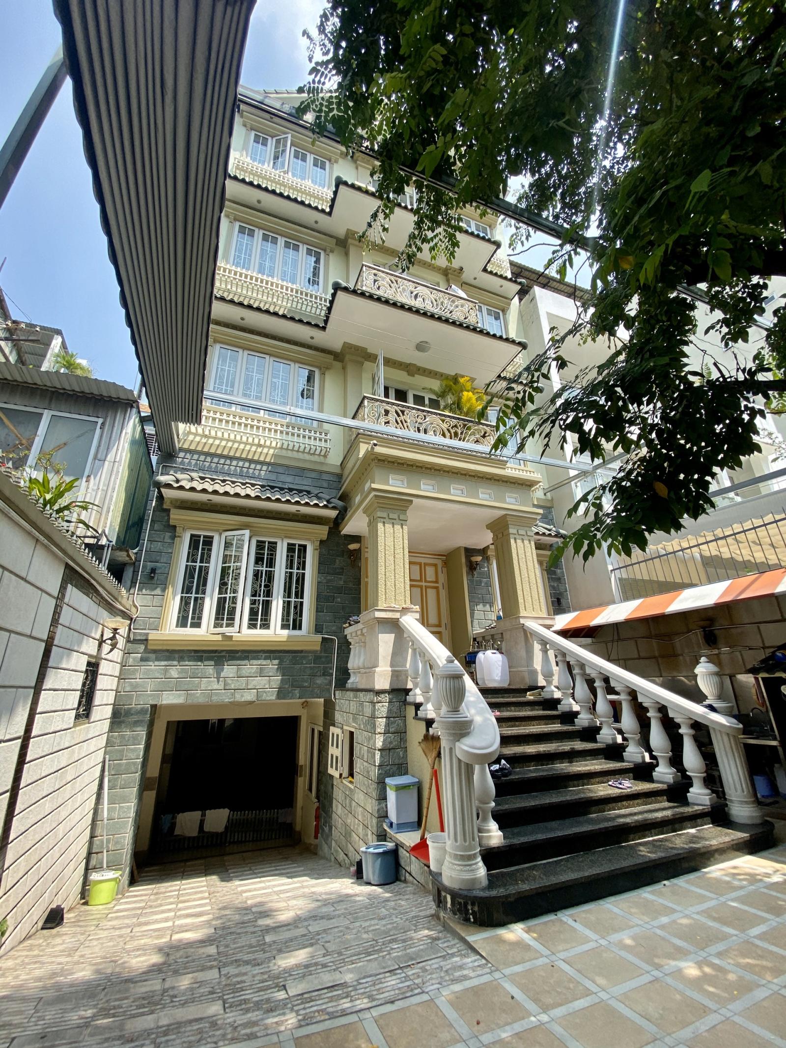 Bán nhà biệt thự khu Bàu Cát, P12, Tân Bình. DT: 7.5x18m, nhà 5 tầng có thang máy