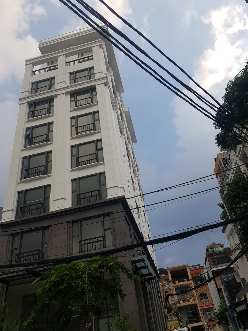Khách sạn 9 tầng, 2 mặt tiền trước Sau Hồ Văn Huê, Phú Nhuận. Cho thuê cao