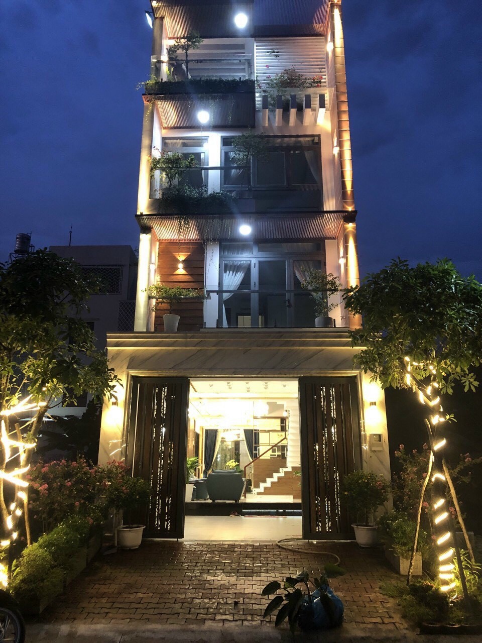 Cần bán nhà mặt tiền đường số 14m khu tái định cư Nam Phạm Hữu Lầu,
