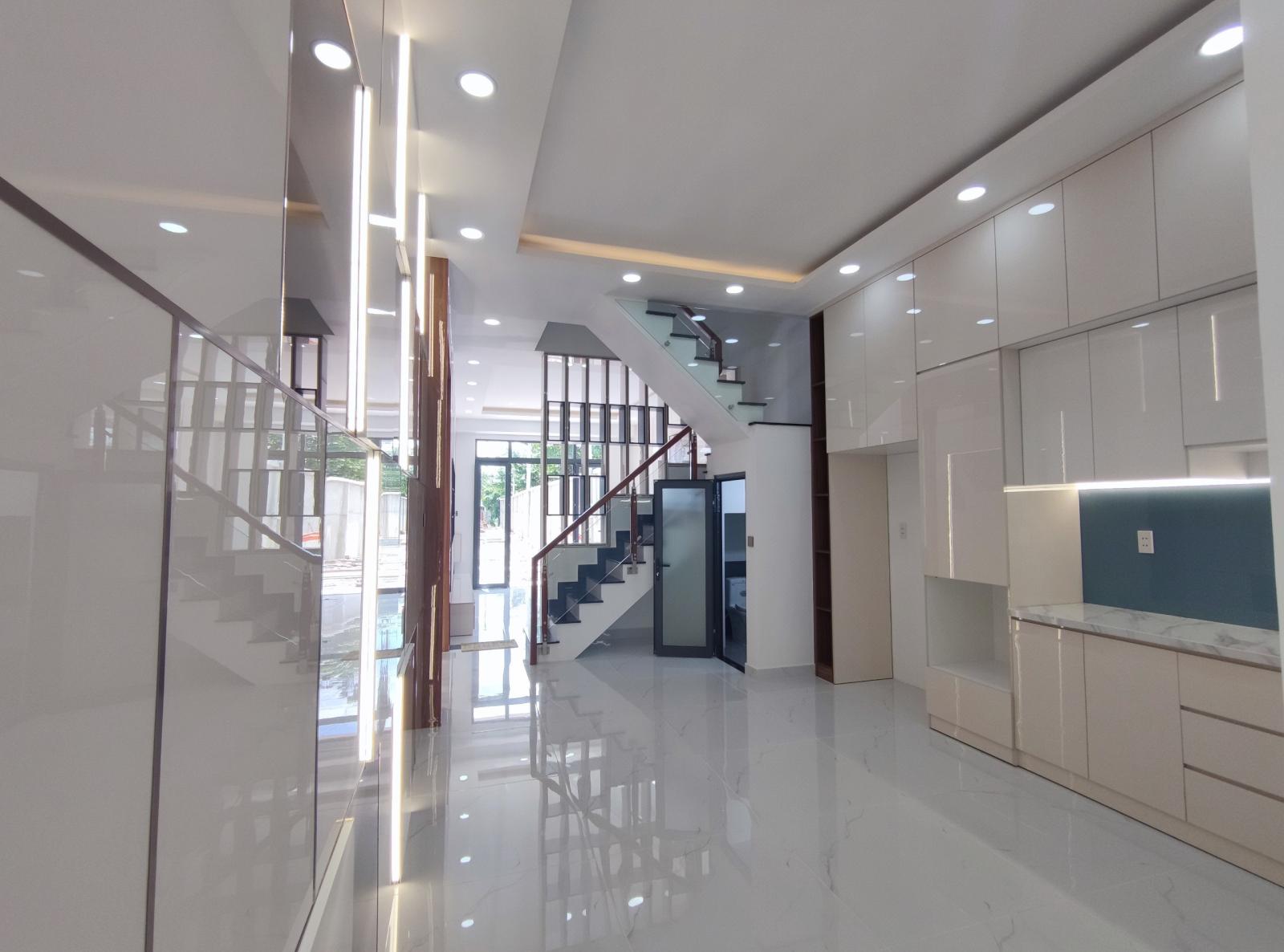 Nhà 4 tầng cuối Nguyễn Oanh, Gò Vấp, DT 4x17m, giá 5,5 tỷ Thương Lượng mạnh