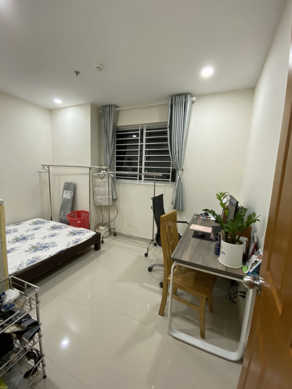 bán gấp căn hộ Lầu 19 3PN 97m2 full nội thất Huỳnh Tấn Phát