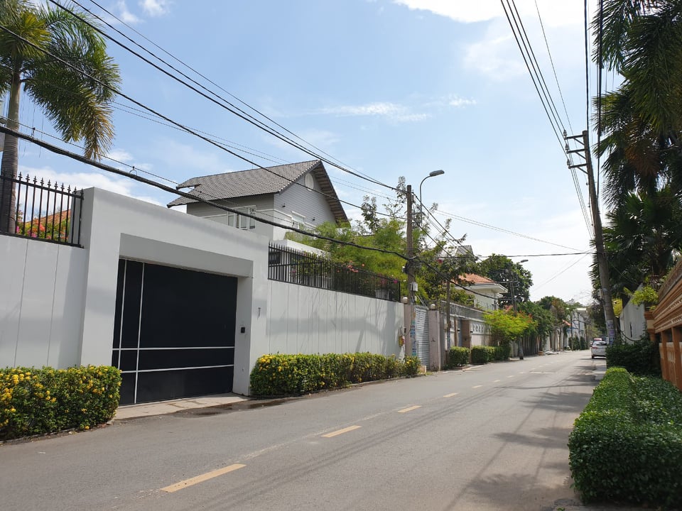 Chủ nhà cần tiền để đi định cư nước ngoài bán gấp siêu biệt thự ở Bình Lợi ,view sông nước, 144m2, 16.2 tỷ