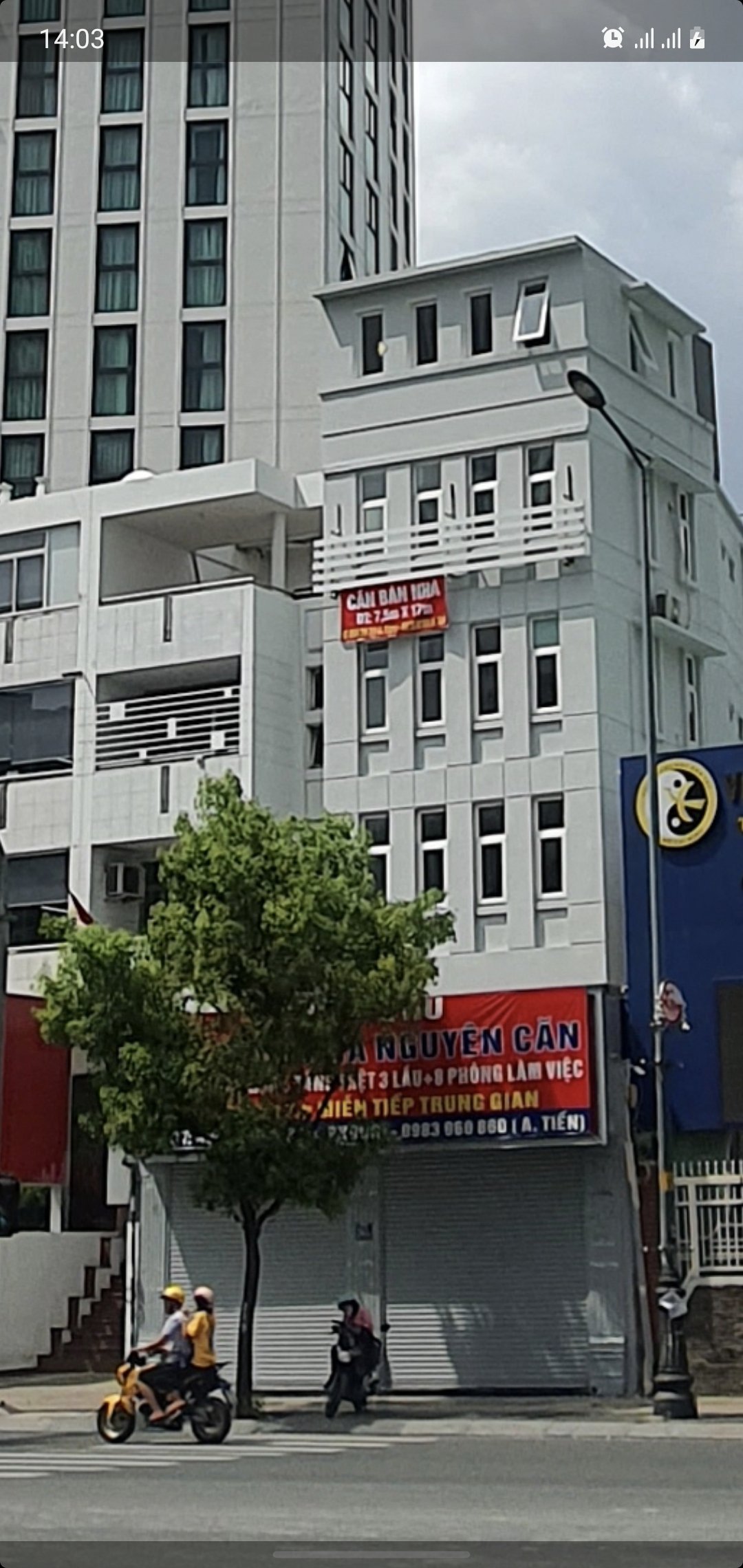 Bán toàn nhà mới 5 lầu , mặt tiền đường Nguyễn Trọng Tuyển, 5*25m, giá 24.5 tỷ, gần vòng xoay