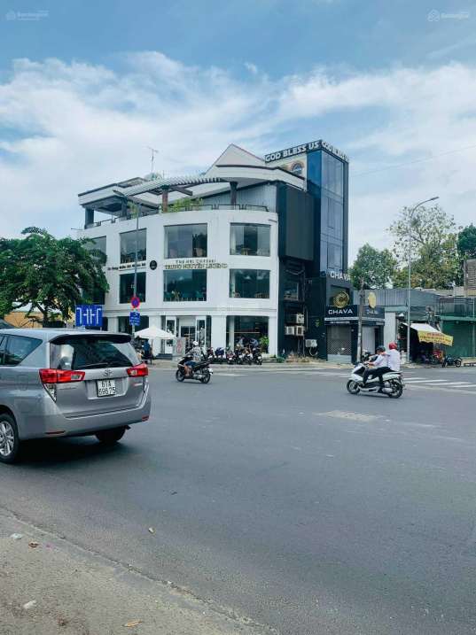 nhà góc hai mặt tiền đường Huỳnh Văn Bánh,4 tầng, giá 26,5 tỷ