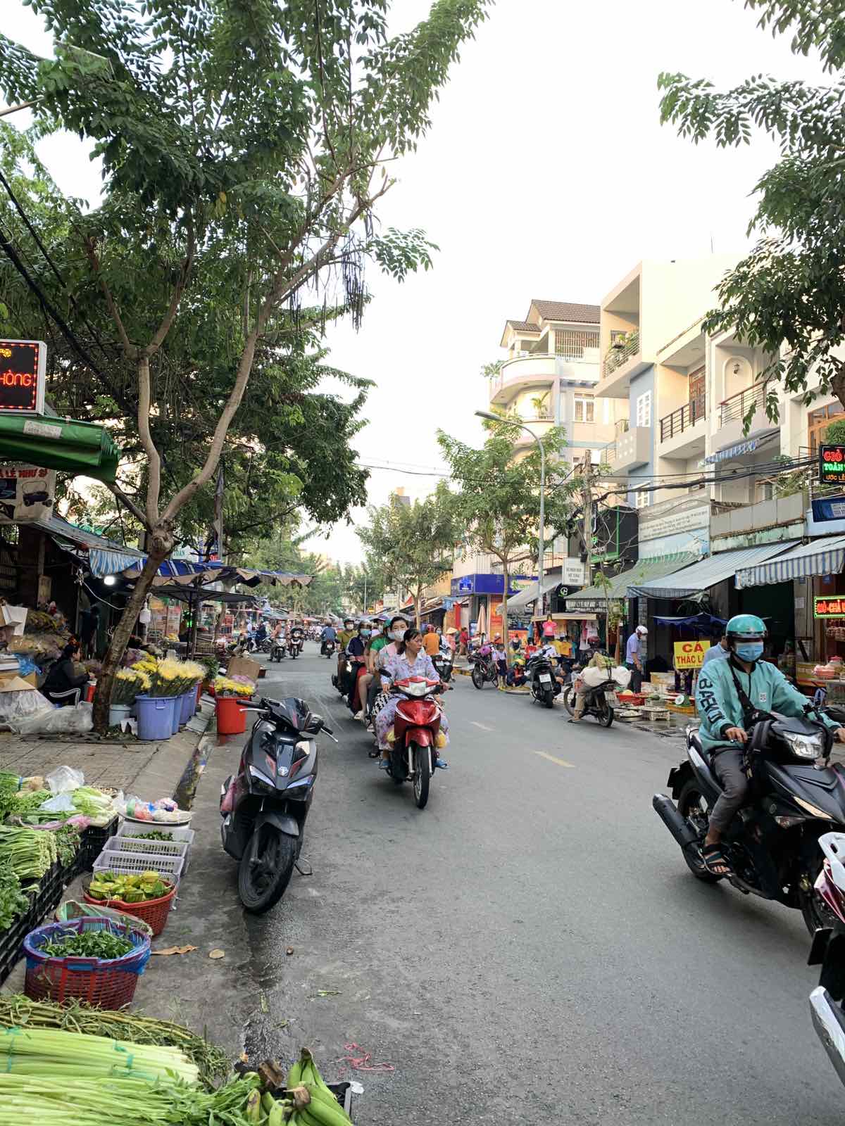 Bán nhà 2 mặt tiền đường ngay chợ  Phạm Văn Bạch, Gò Vấp, DT:155 m2 giá 22,7 tỷ, 2 lầu
