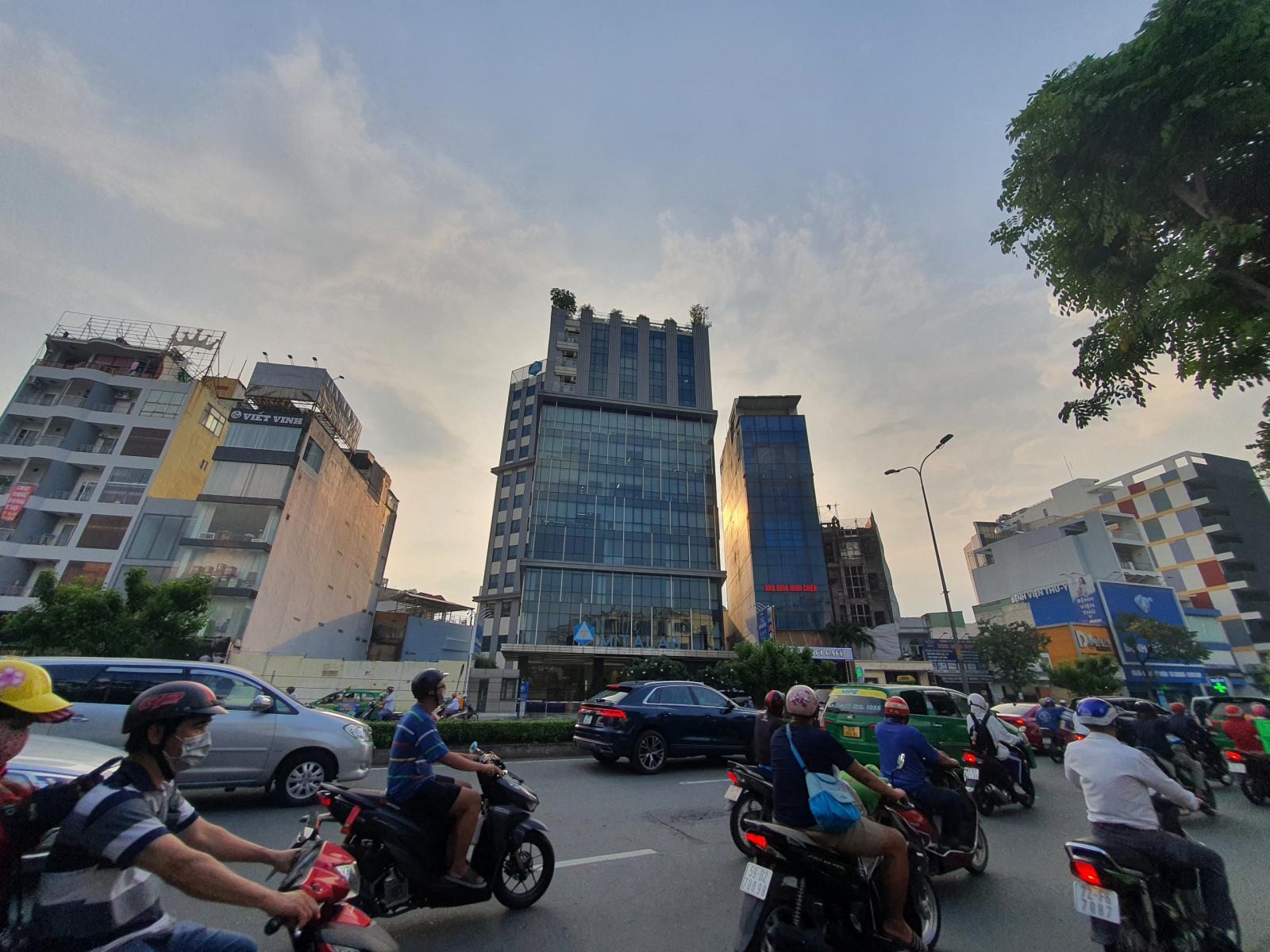 Building Hầm - 7 tầng mặt tiền đường Hậu Giang - Trường Sơn, DT: 12*17m