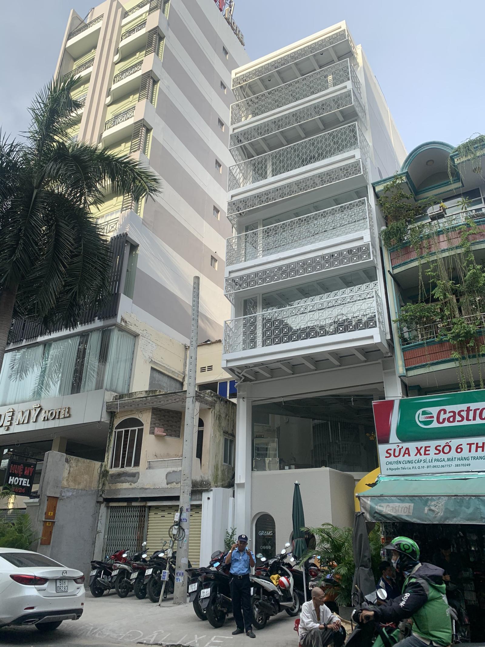 Tòa nhà MT Đường 3/2 - Hà Đô, Q10. 8.5x24m 10 tầng HĐ thuê 300 triệu về giá 115 tỷ