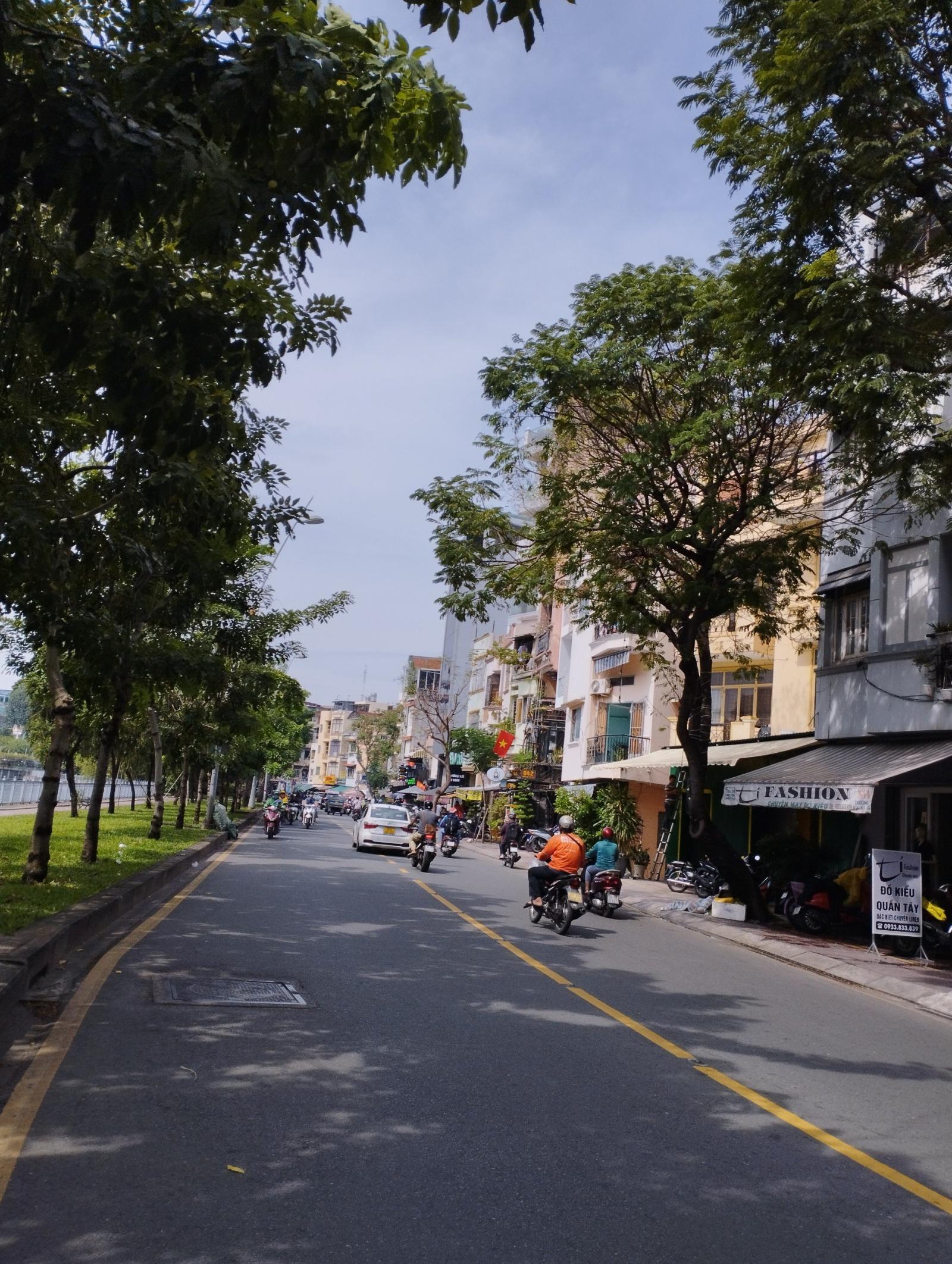Bán gấp MT Huỳnh Văn Bánh, P11, Quận Phú Nhuận DT(4x15) trệt 4 lầu giá 22.5 tỷ