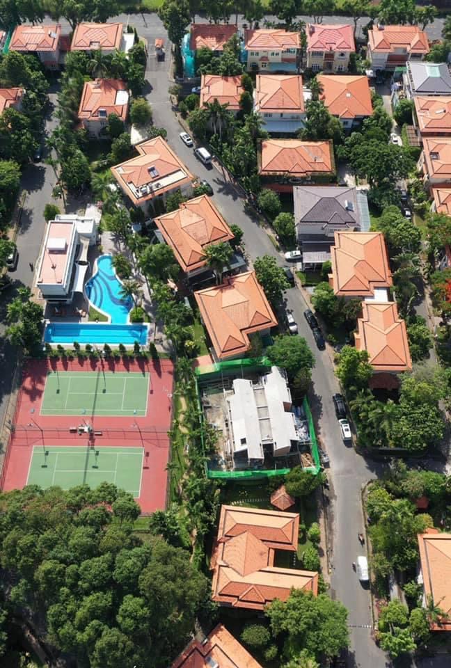 Bán biệt thự đẳng cấp khu Compound Phú Gia, Quận 7, căn góc 3 mặt tiền, DT: 556m2 có hồ bơi giá 139 tỷ tốt nhất thị trường