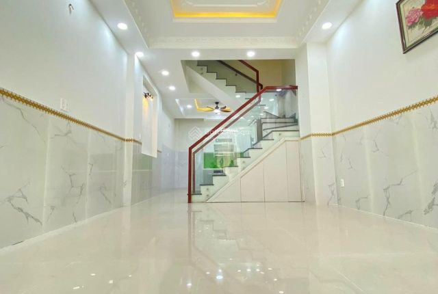 Bán nhà HXH Hiệp Nhất Tân Bình ngang 5m 4 lầu chỉ 5 tỷ 3. Liên hệ: 0386018524.