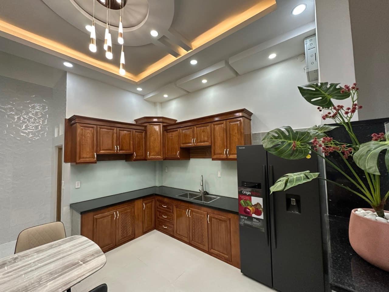 Bán nhà hẻm 467 hà huy giáp , p.thạnh xuân về Gò Vấp 5 phút xe . DT: 4x16m, 5 lầu, giá: 5.3 tỷ, LH: 0908714902 AN.