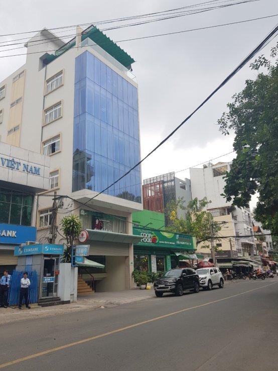 Hạ giá 12 tỷ bán gấp tòa building hầm 7 tầng ngay sân bay! Mặt tiền Yên Thế. DT: 6x26m. Giá 37.9 tỷ