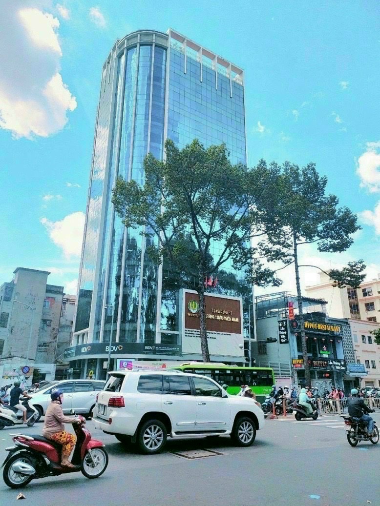Bán gấp toà nhà Trần Quốc Hoàn, Tân Bình DT 11 x 26m, 4 lầu giá chỉ 67,5 tỷ