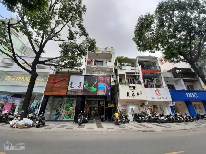 Bán nhà,Tôi chính chủ cần bán nhà mặt tiền đường Nguyễn Trãi P2Q5,DT:4.5x16 4 lầu giá chỉ 28 tỷ