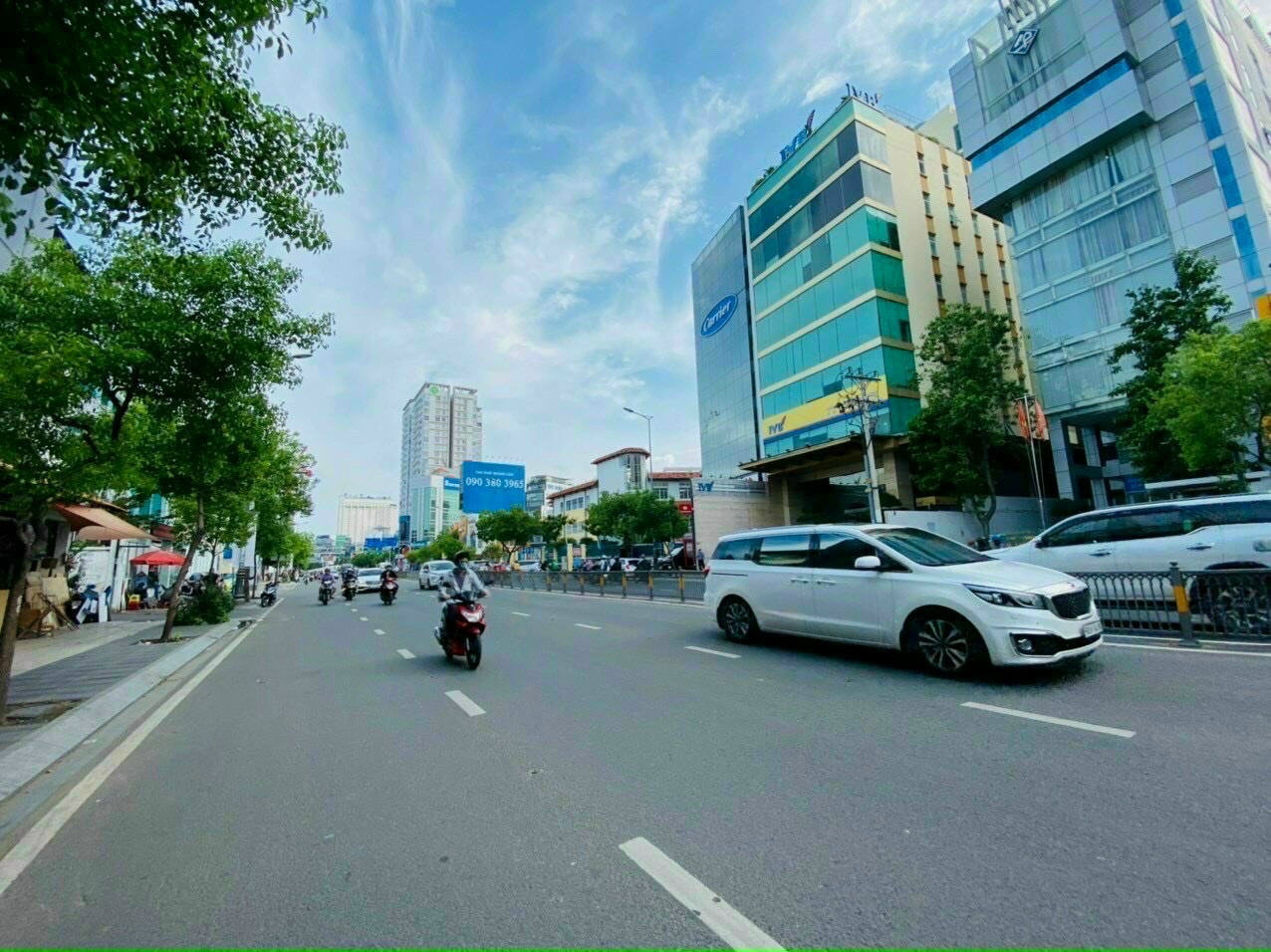 Bán gấp nhà mặt tiền Nguyễn Thị Minh Khai, Quận 3, DT 8,6m x 21m, giá bán gấp 102 tỷ