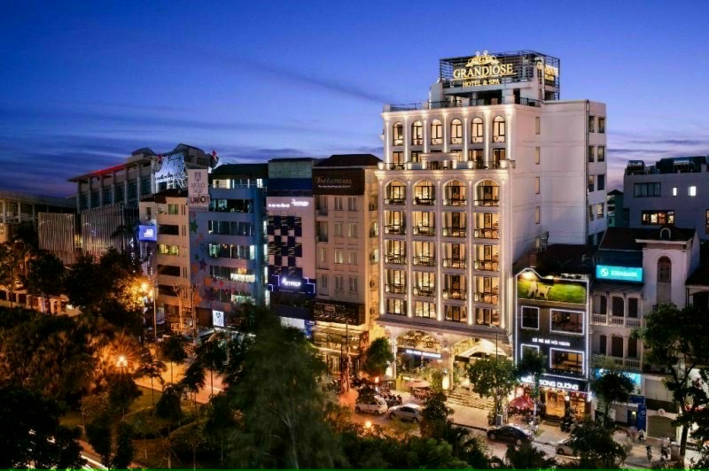 Bán gấp toà nhà mặt tiền Nguyễn Thị Minh Khai, Quận 3, DT 250m2, 7 lầu giá chỉ 162 tỷ