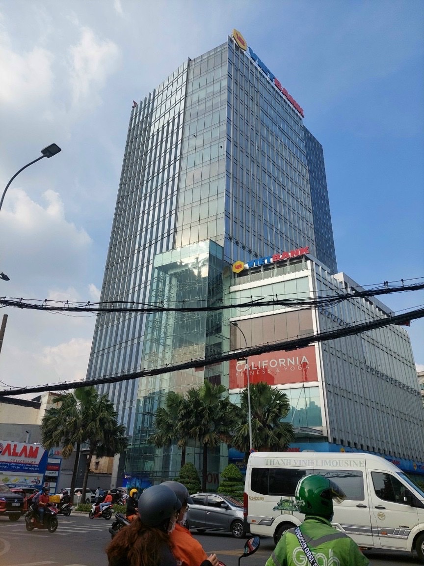 Bán nhà MT Nguyễn Gia Trí (D2) ,  Quận Bình Thạnh. DT: 8,5 x 20m,  4 tầng. Giá bán gấp 69 tỷ