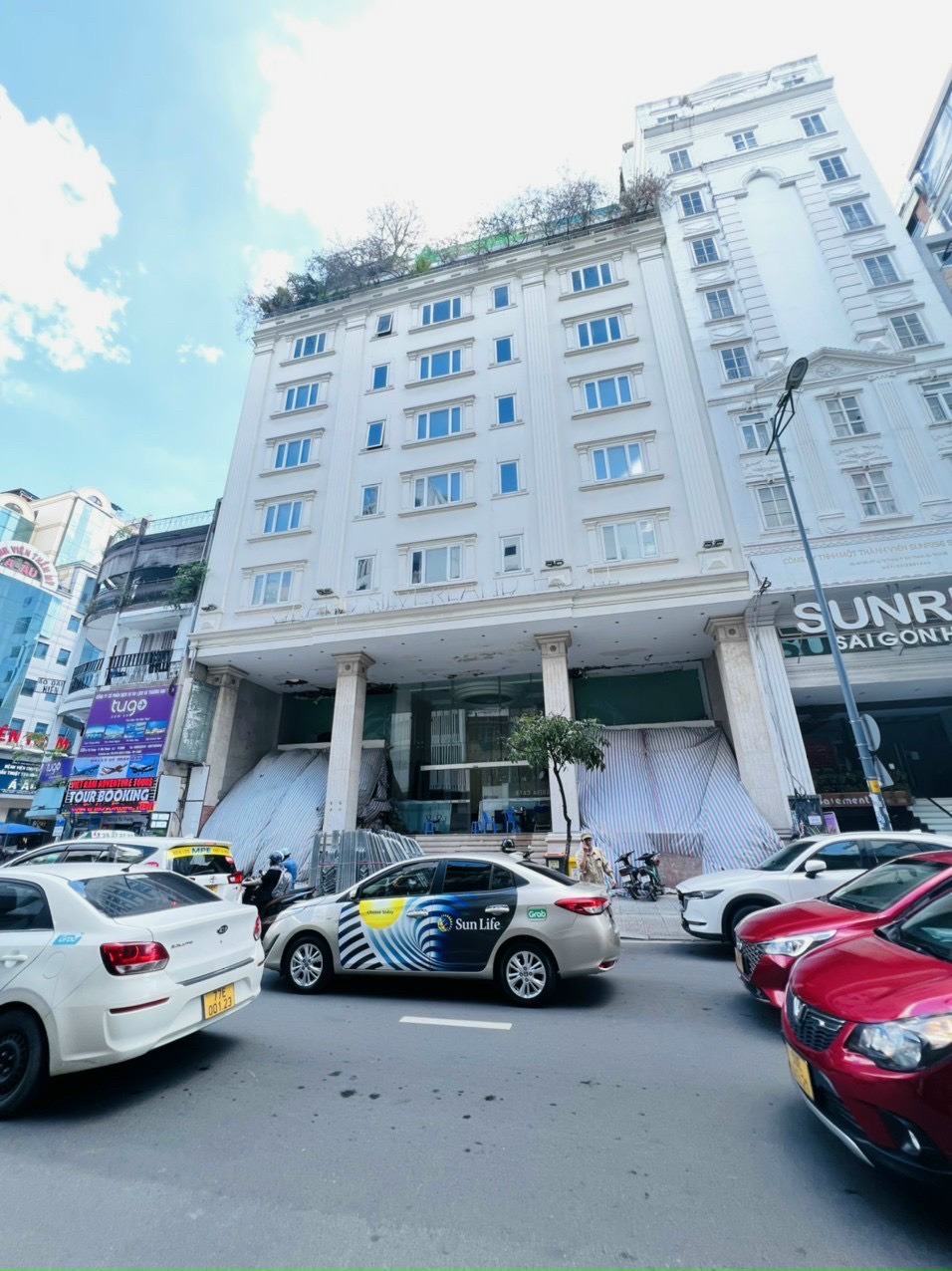 Bán gấp Toà nhà góc 2 mặt tiền đường lớn Hoàng Văn Thụ, Phường 1, Tân Bình DT 13 x 21m, 5 lầu giá chỉ 105 tỷ