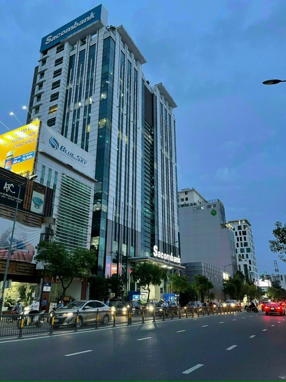Bán gấp Toà nhà mặt tiền Trương Hoàng Thanh, Quận Tân Bình DT 18 x 10m, Hầm 6 lầu giá chỉ 49 tỷ